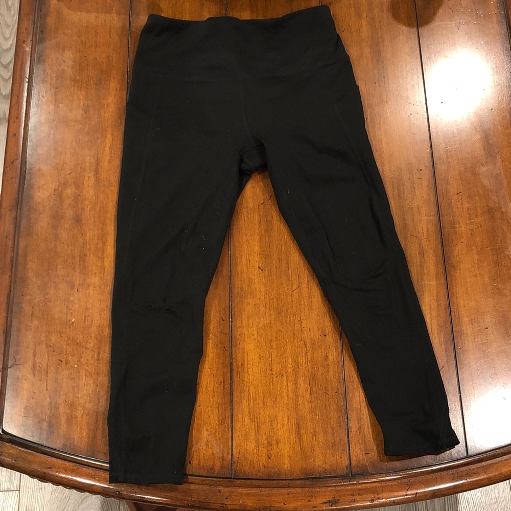 Black athletic leggings